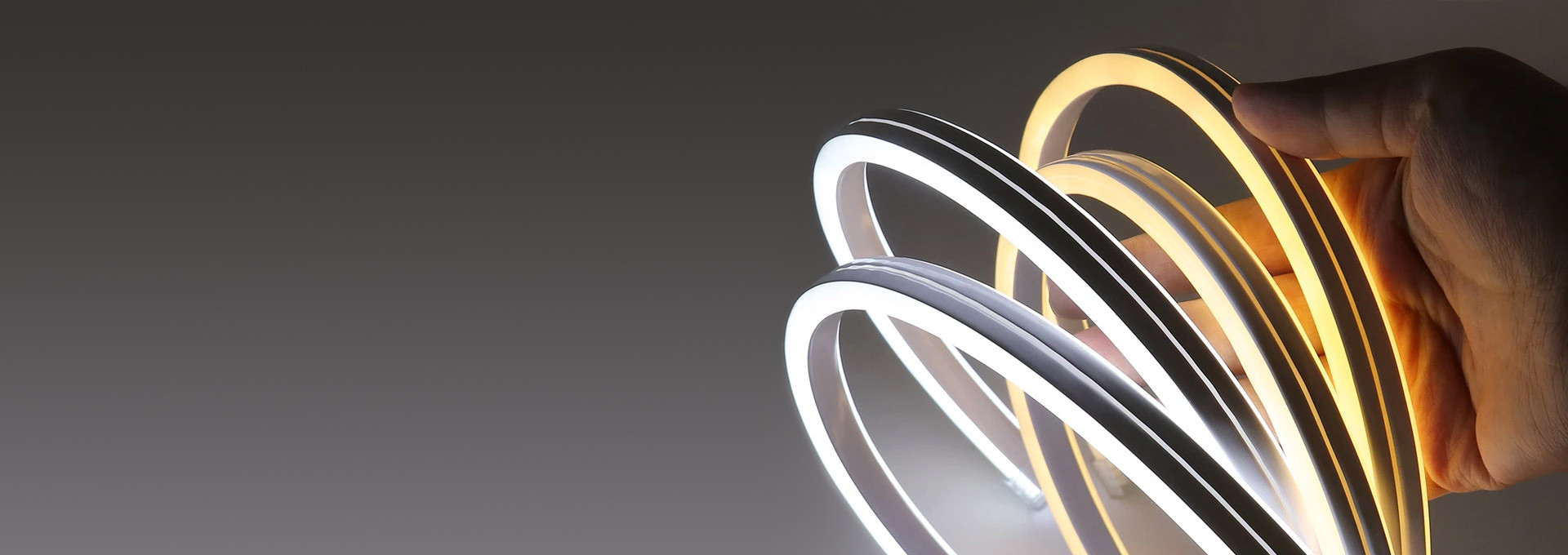 Le strisce LED in silicone con alimentazione a 12V sono resistenti alla temperatura e alla luce, garantendo un uso sicuro con uno e cambiando la vita del cinturino. Animazione